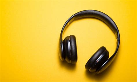 7 Chinese songs by male singers you must no miss.